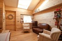 mini/appartamento-di-montagna-in-legno-vecchio-stile-chalet-7.jpg